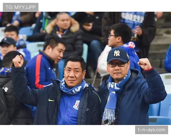 上海申花球迷“蓝宝”投身社区公益，助力和谐足球文化建设