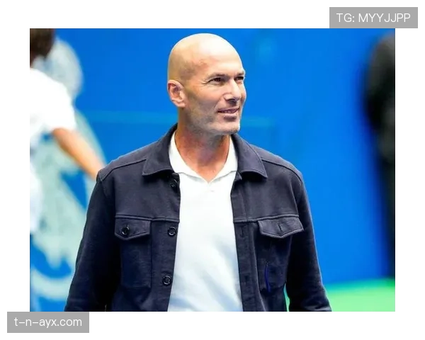 齐达内：从球场天才到战术大师的蜕变之路引人瞩目