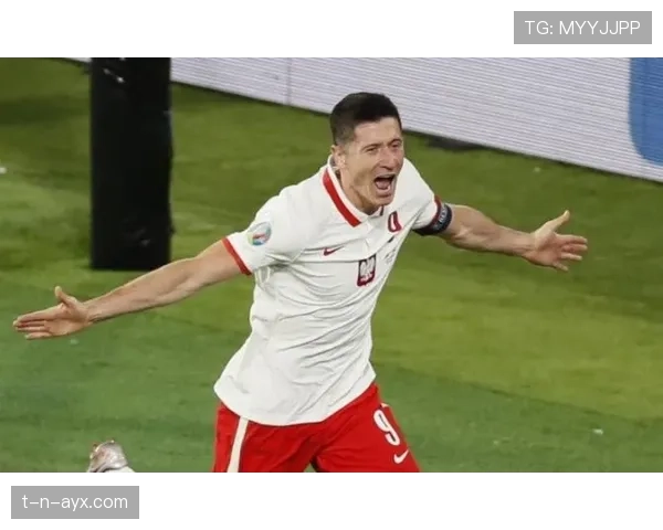 莱万与伊布之对比：终结效率与比赛风格的结构差异