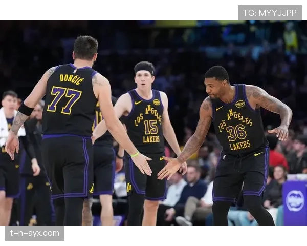 魔术师约翰逊无球跑动效率显著高于典型控卫，助湖人提升关键回合组织力