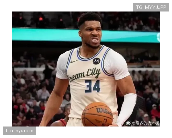 扬尼斯·阿德托昆博训练完直接啃鸡胸肉，这自律谁顶得住啊